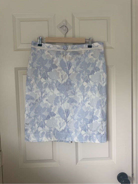 Banana Republic Dresses & Skirts - Banana Republic Light Blue Floral Pencil Skirt